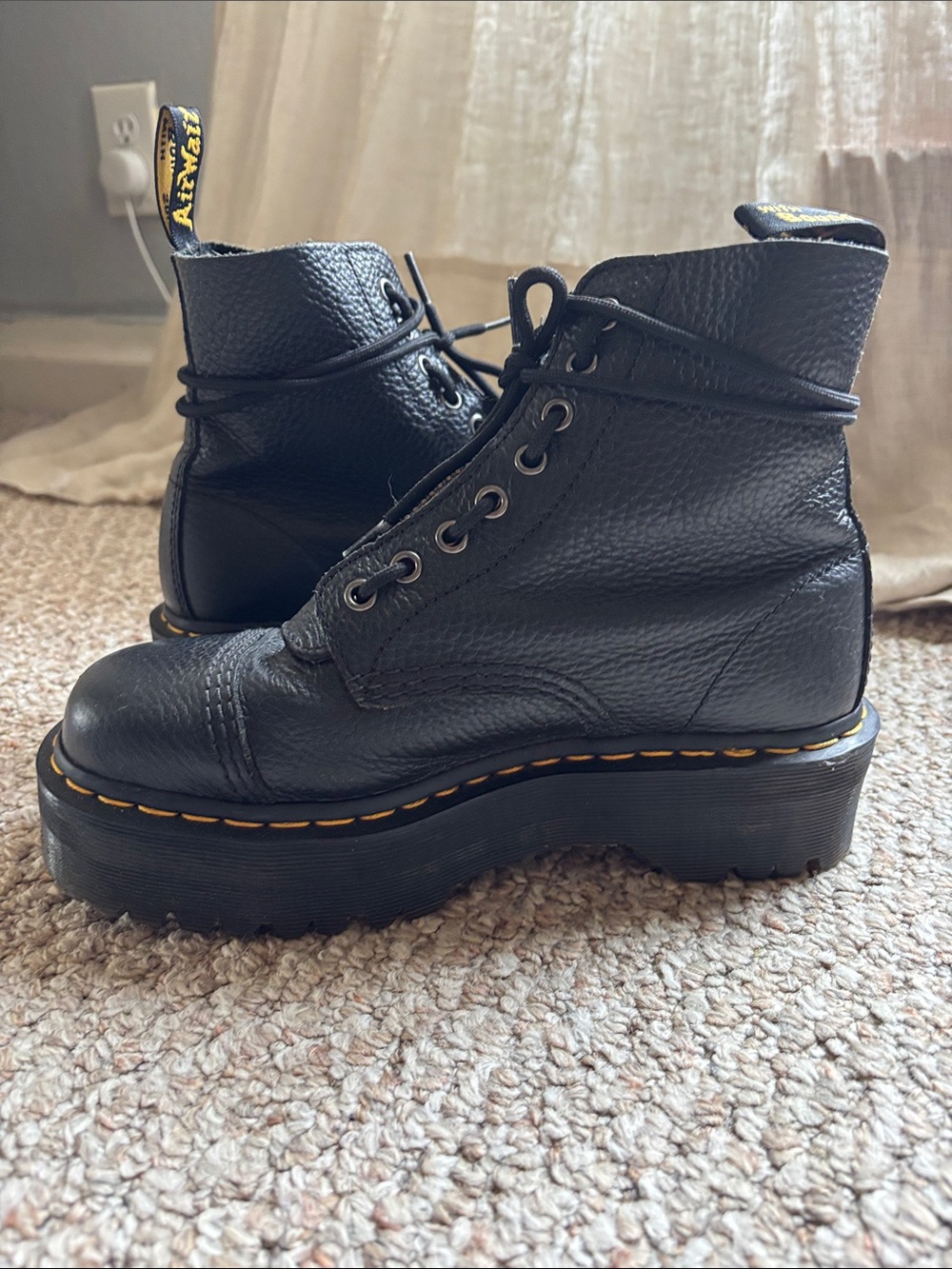 Dr. Martens Platform Sinclair Leather Boots size 39/8 - Picture 9 of 9